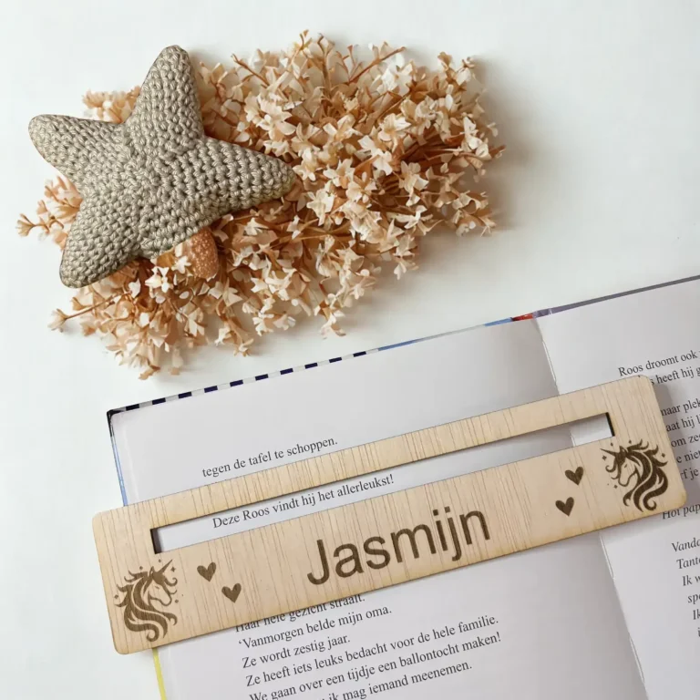 Leesmaatje met naam unicorn op een boek als voorbeeld wat het doet